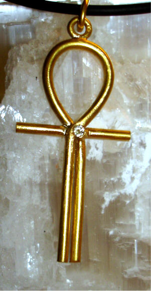 Hanger: gouden Ankh met briljant.